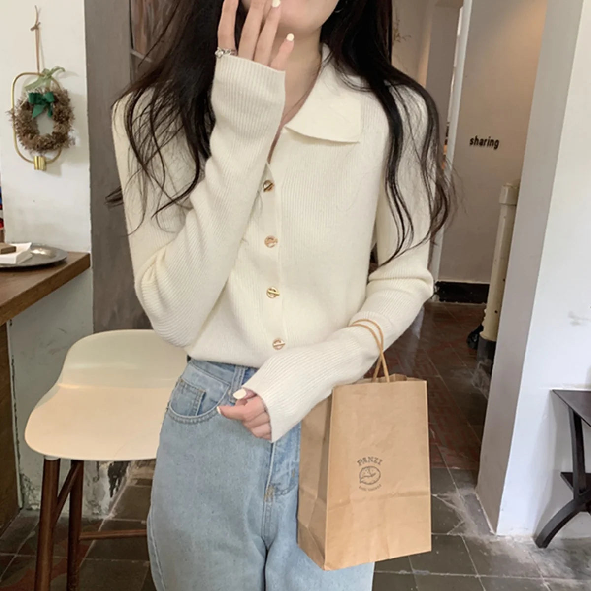 Timeless Warmth – The Elegant Korean Polo Cardigan You’ll Wear All Season.