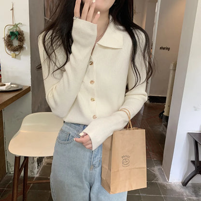 Timeless Warmth – The Elegant Korean Polo Cardigan You’ll Wear All Season.