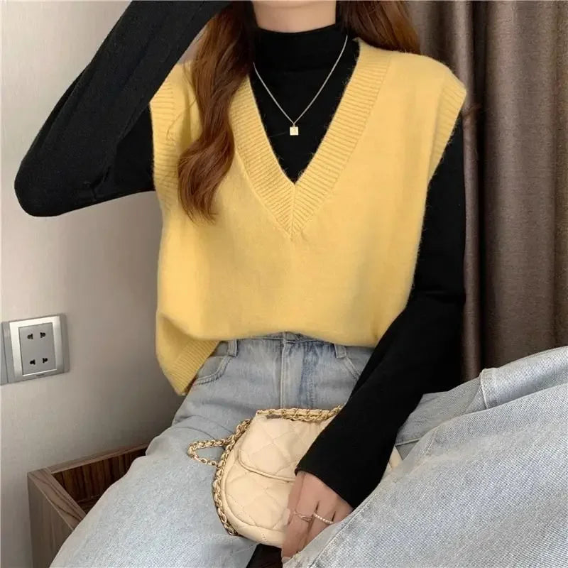 Minimalist Women’s V-Neck Knit Vest – Cozy Korean Aesthetic.