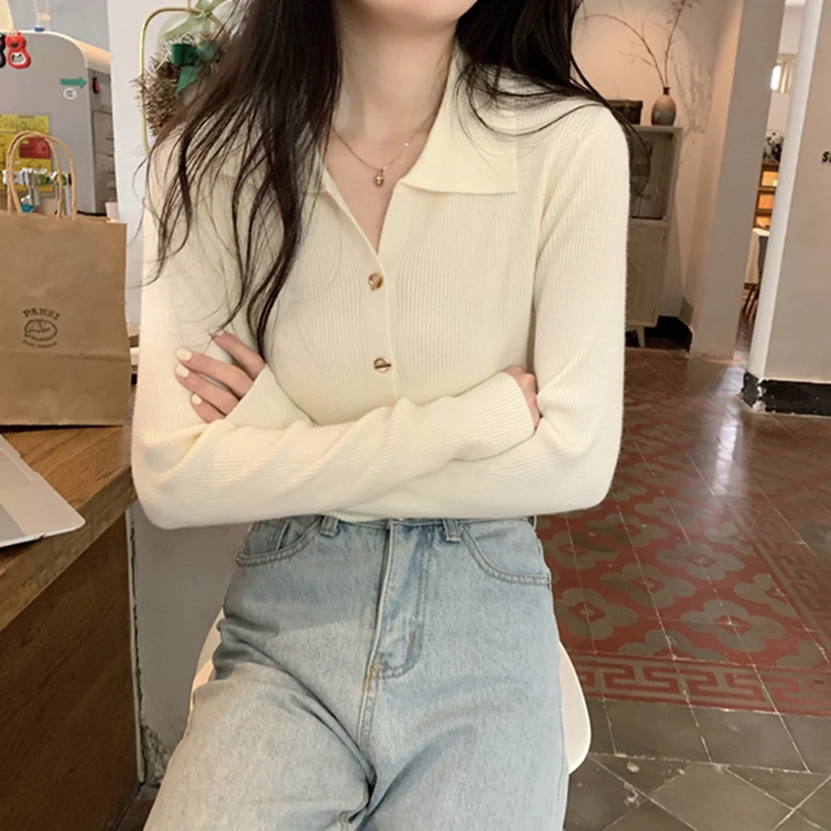 Timeless Warmth – The Elegant Korean Polo Cardigan You’ll Wear All Season.