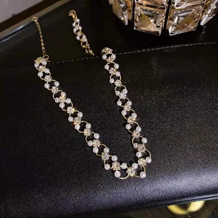 Geometric Hollow Heart Necklace – Modern Minimalist Pendant for Women.