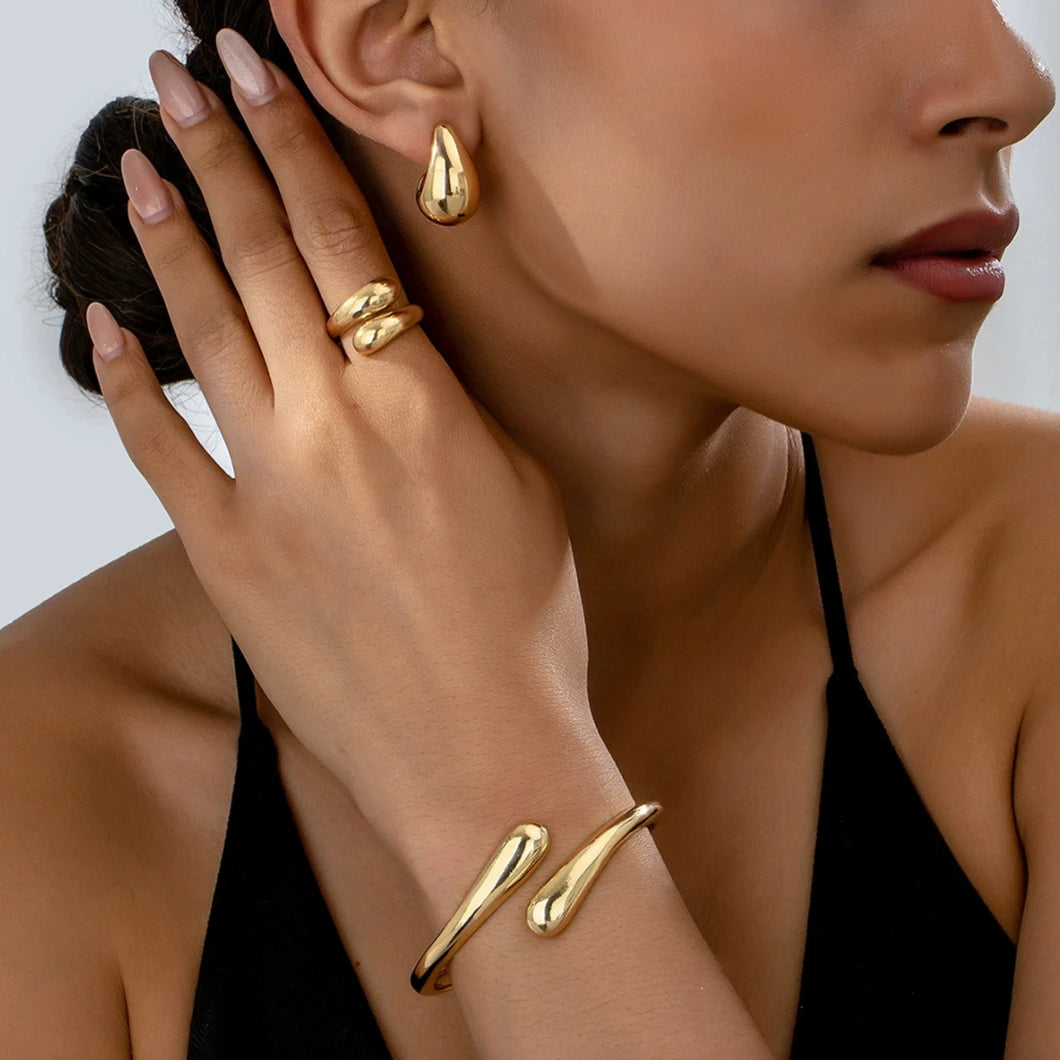 Elegant Water Drop Jewelry Set – Open Bangle, Teardrop Ring & Earrings for Effortless Modern Chic.