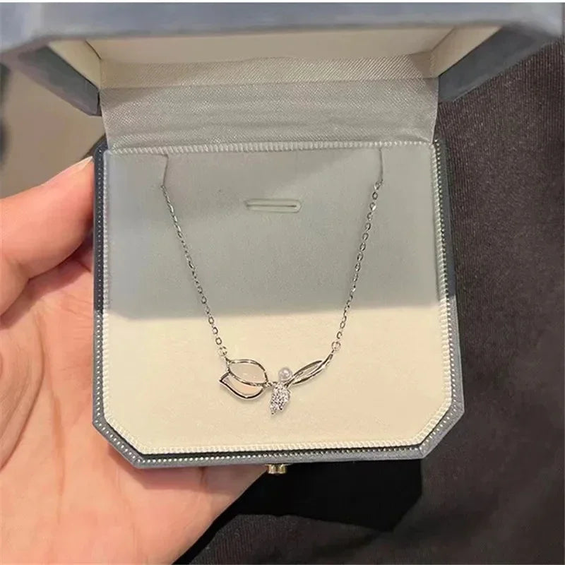 Geometric Hollow Heart Necklace – Modern Minimalist Pendant for Women.