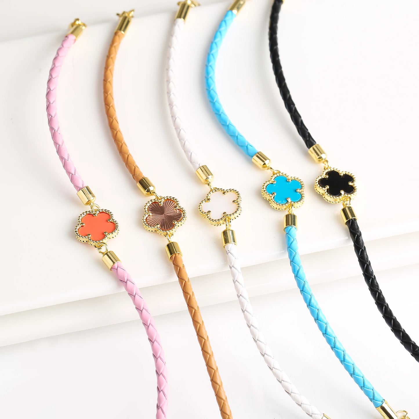 Five-Leaf Flower Natural Stone Bracelet – Chic Woven Leather Jewelry for Women.