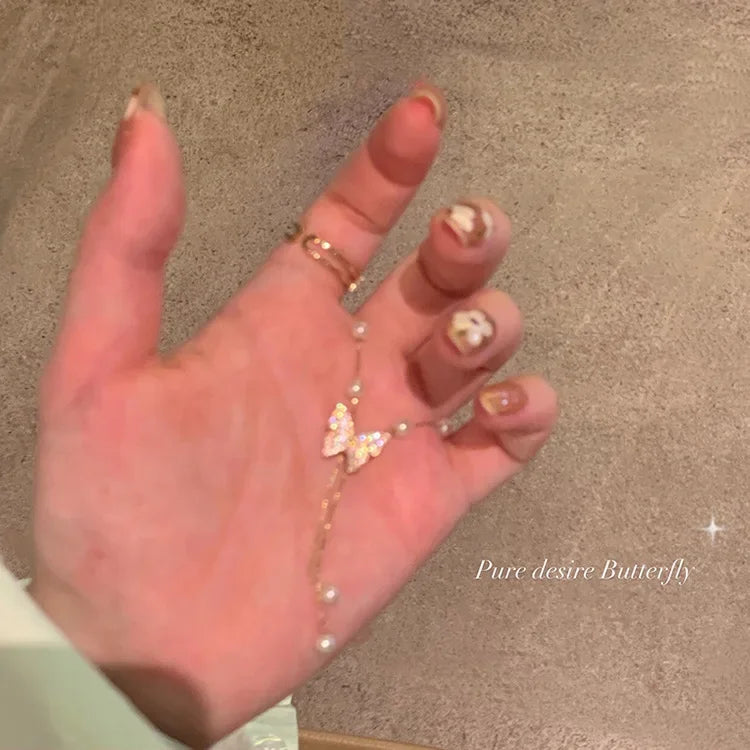 Geometric Hollow Heart Necklace – Modern Minimalist Pendant for Women.