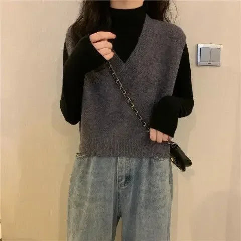 Minimalist Women’s V-Neck Knit Vest – Cozy Korean Aesthetic.