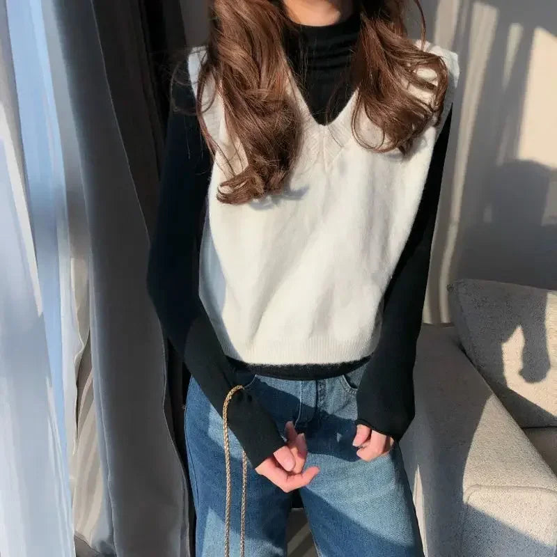Minimalist Women’s V-Neck Knit Vest – Cozy Korean Aesthetic.