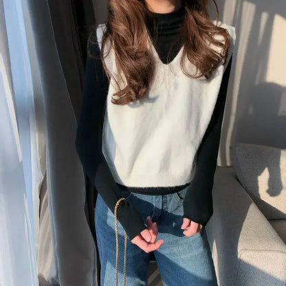 Minimalist Women’s V-Neck Knit Vest – Cozy Korean Aesthetic.
