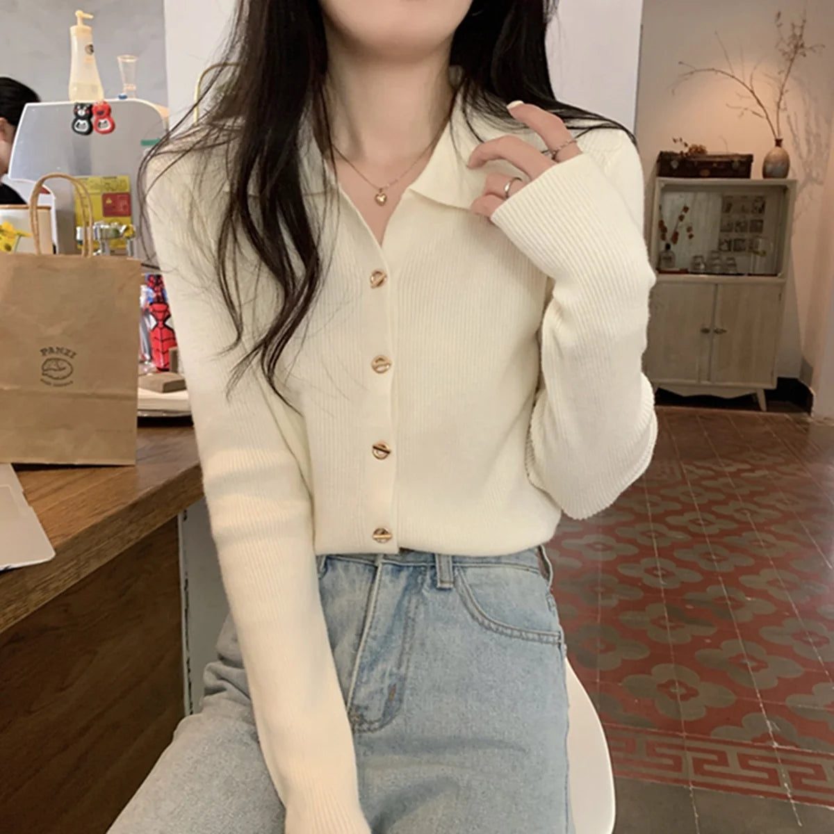 Timeless Warmth – The Elegant Korean Polo Cardigan You’ll Wear All Season.