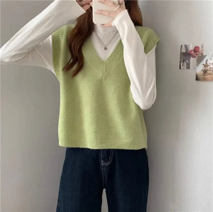 Minimalist Women’s V-Neck Knit Vest – Cozy Korean Aesthetic.