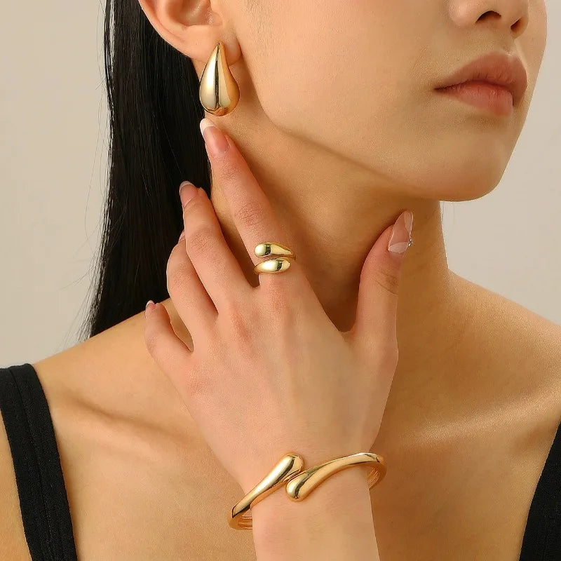 Elegant Water Drop Jewelry Set – Open Bangle, Teardrop Ring & Earrings for Effortless Modern Chic.