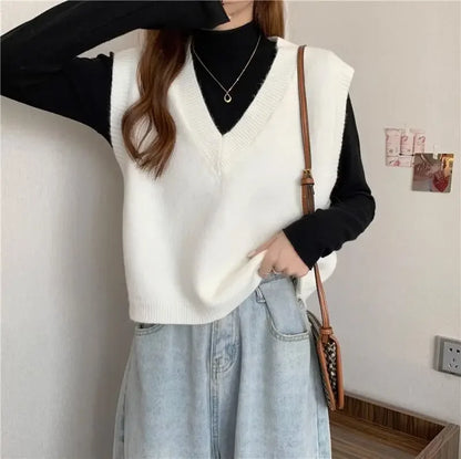 Minimalist Women’s V-Neck Knit Vest – Cozy Korean Aesthetic.