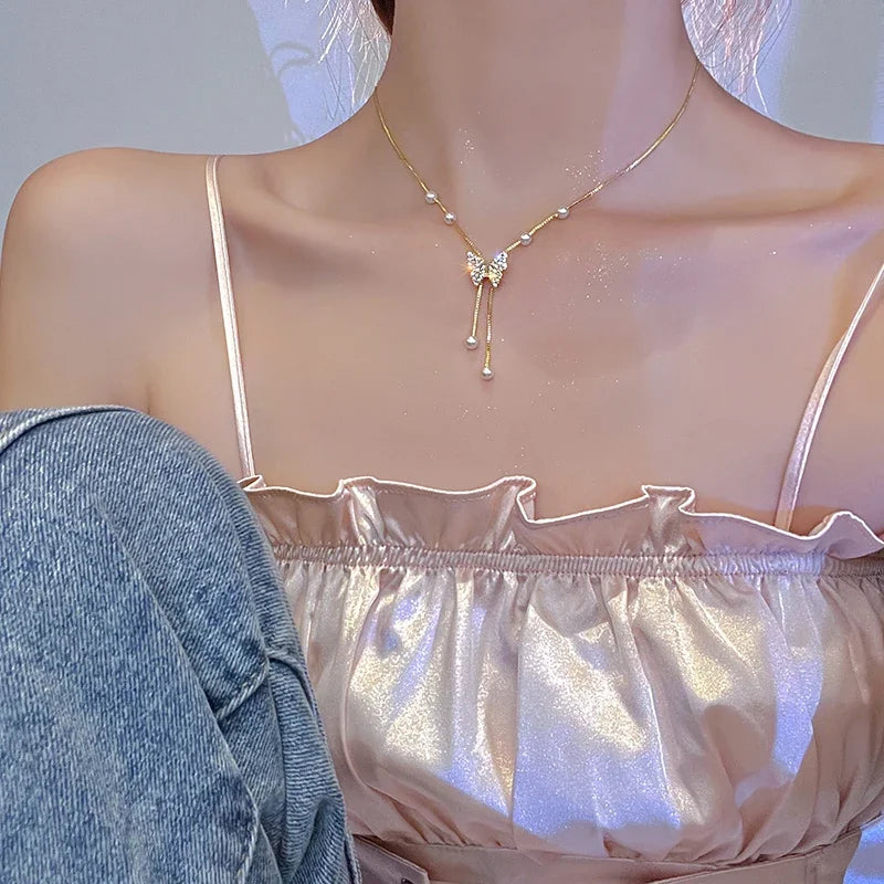 Geometric Hollow Heart Necklace – Modern Minimalist Pendant for Women.