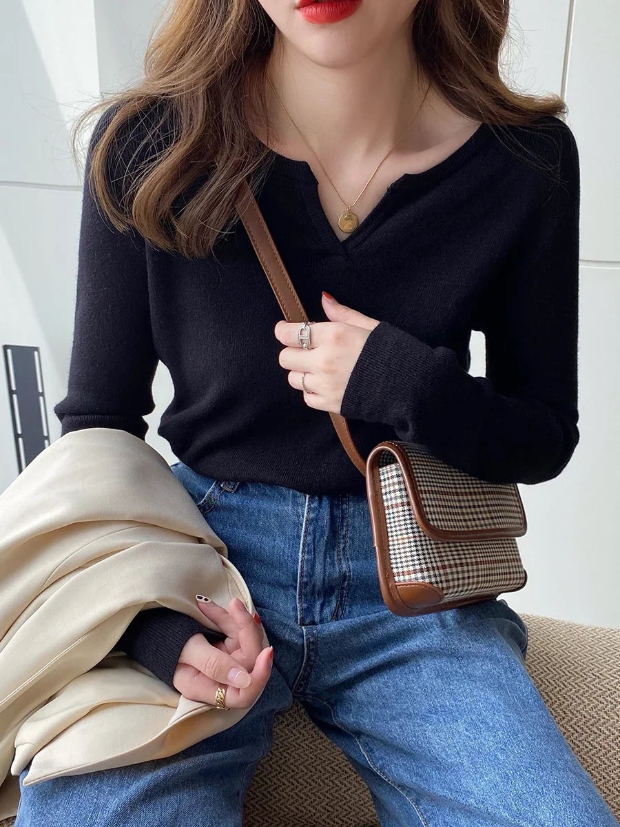 Elegant Knit V-Neck Sweater – Slim Fit Autumn Winter Pullover for Women.