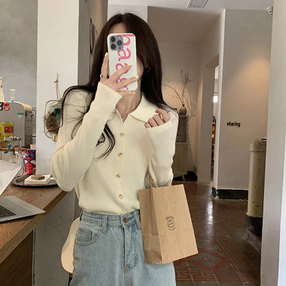 Timeless Warmth – The Elegant Korean Polo Cardigan You’ll Wear All Season.